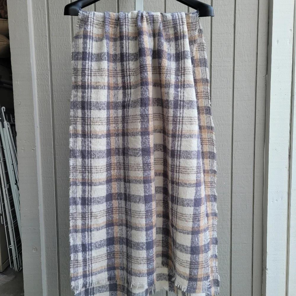 Soft & Cozy Plaid Blanket Scarf EUC Grey Tan Checkers Unisex Wrap